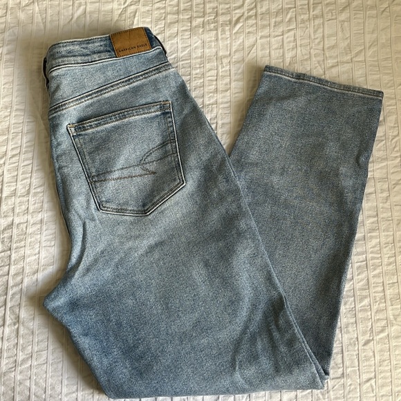 American Eagle Mom Straight Jean Light Wash - Picture 8 of 8